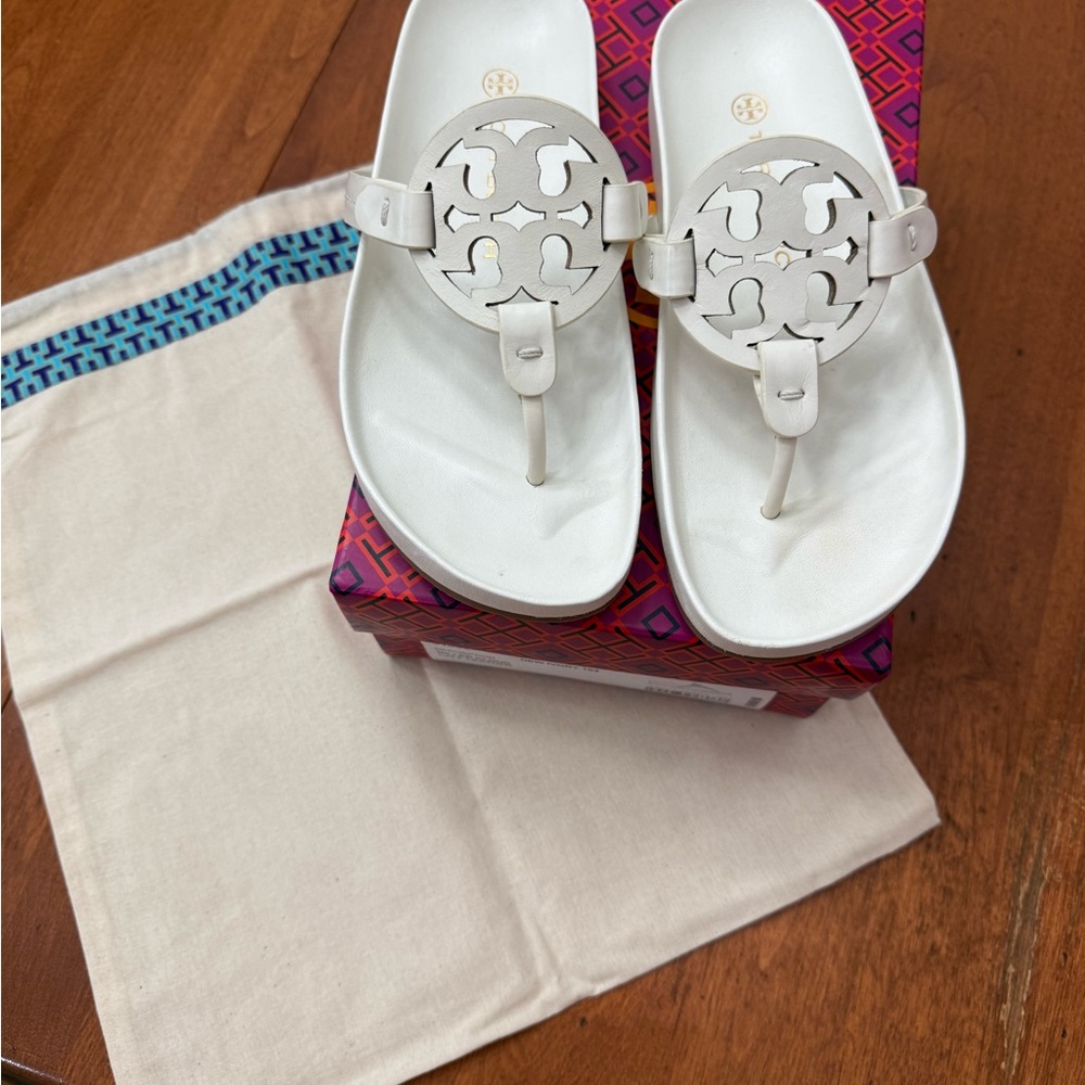 Tory Burch White Leather Miller Cutout Logo Thong Sandals NWT. - Picture 2 of 6